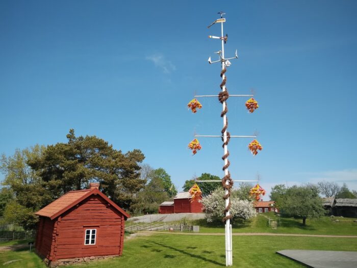 LÄBI AHVENAMAA SAARESTIKU